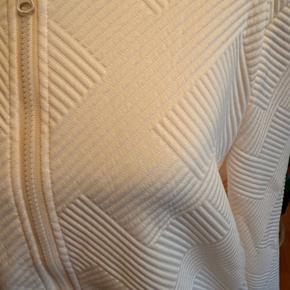 NWOT Women’s Cream Zip-Up Sweater Size L Textured Long Sleeves Polyester - Picture 3 of 14